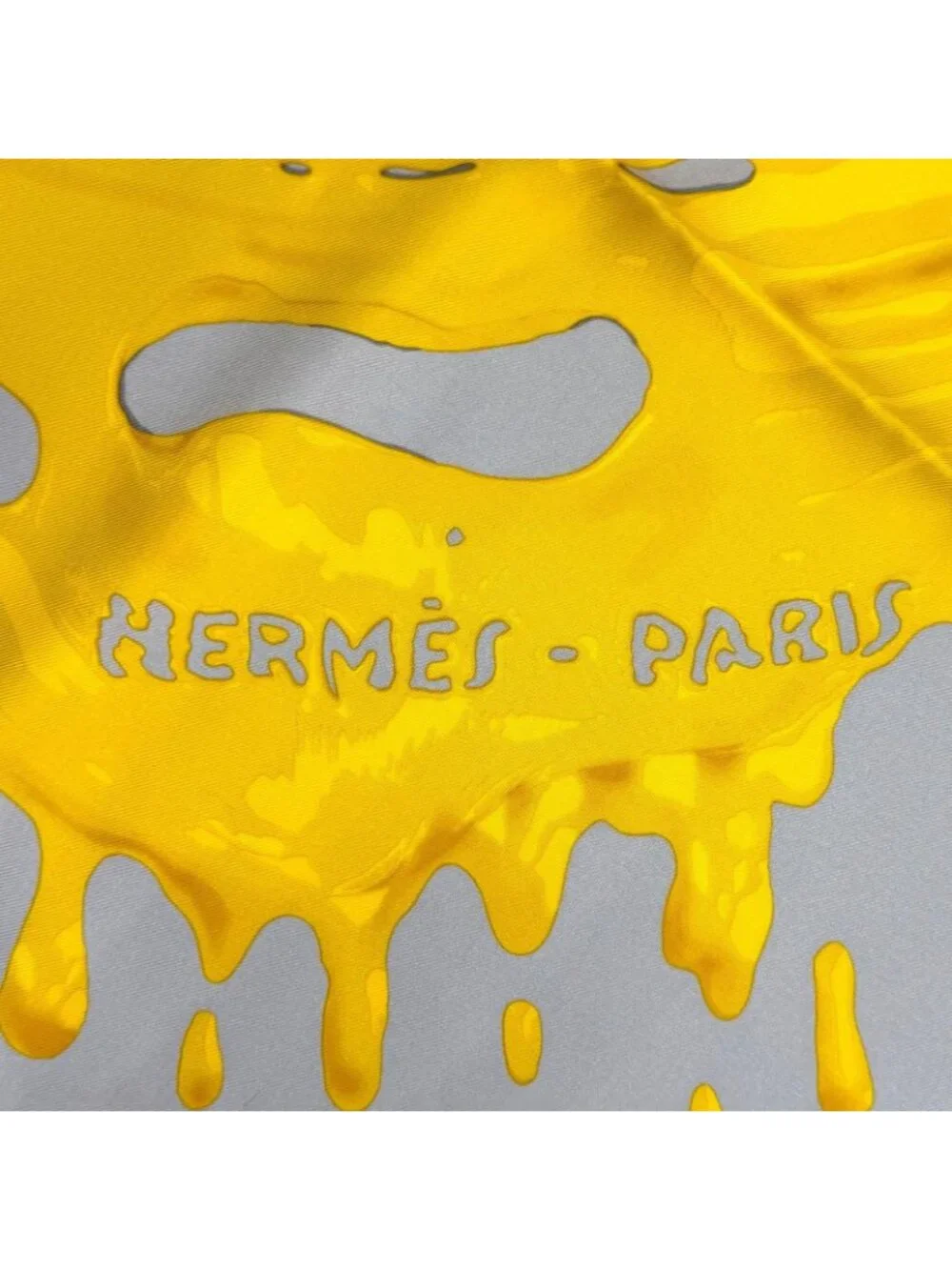 Hermes Carre 90 Peinture Fraiche Freshly Painted Silk 100% Gray Perlee or Scarf